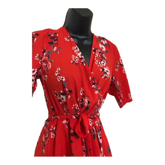 Trixxi red floral wrap front open back cutout belted short romper size medium - Picture 10 of 15